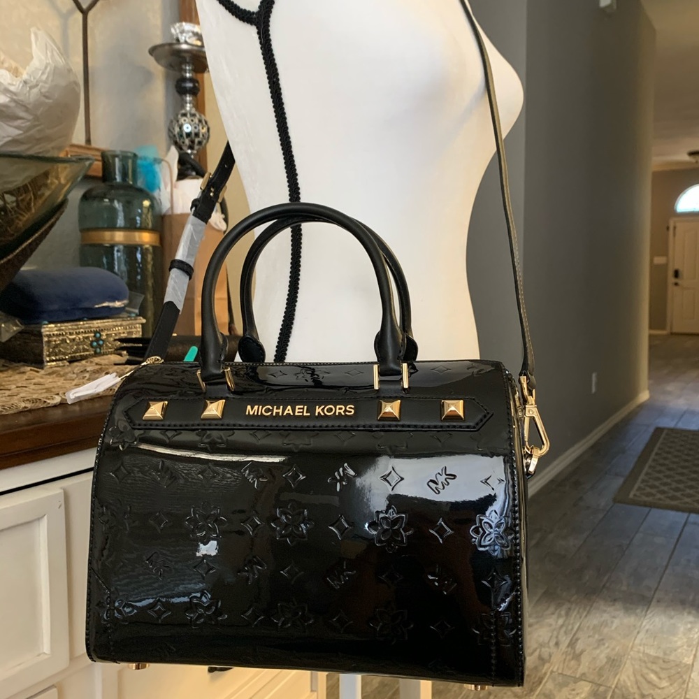 Sale‼️ Beautiful MK 🖤 karla  duffle bag🖤 - Picture 3 of 8